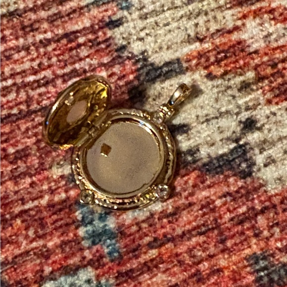 Like New Awe Inspired Manifestation Locket 14K Yellow Gold Vermil - Picture 5 of 10